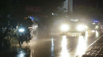 ما موقف قانون العمل من تغيب الموظفين بسبب سوء الأحوال الجوية؟